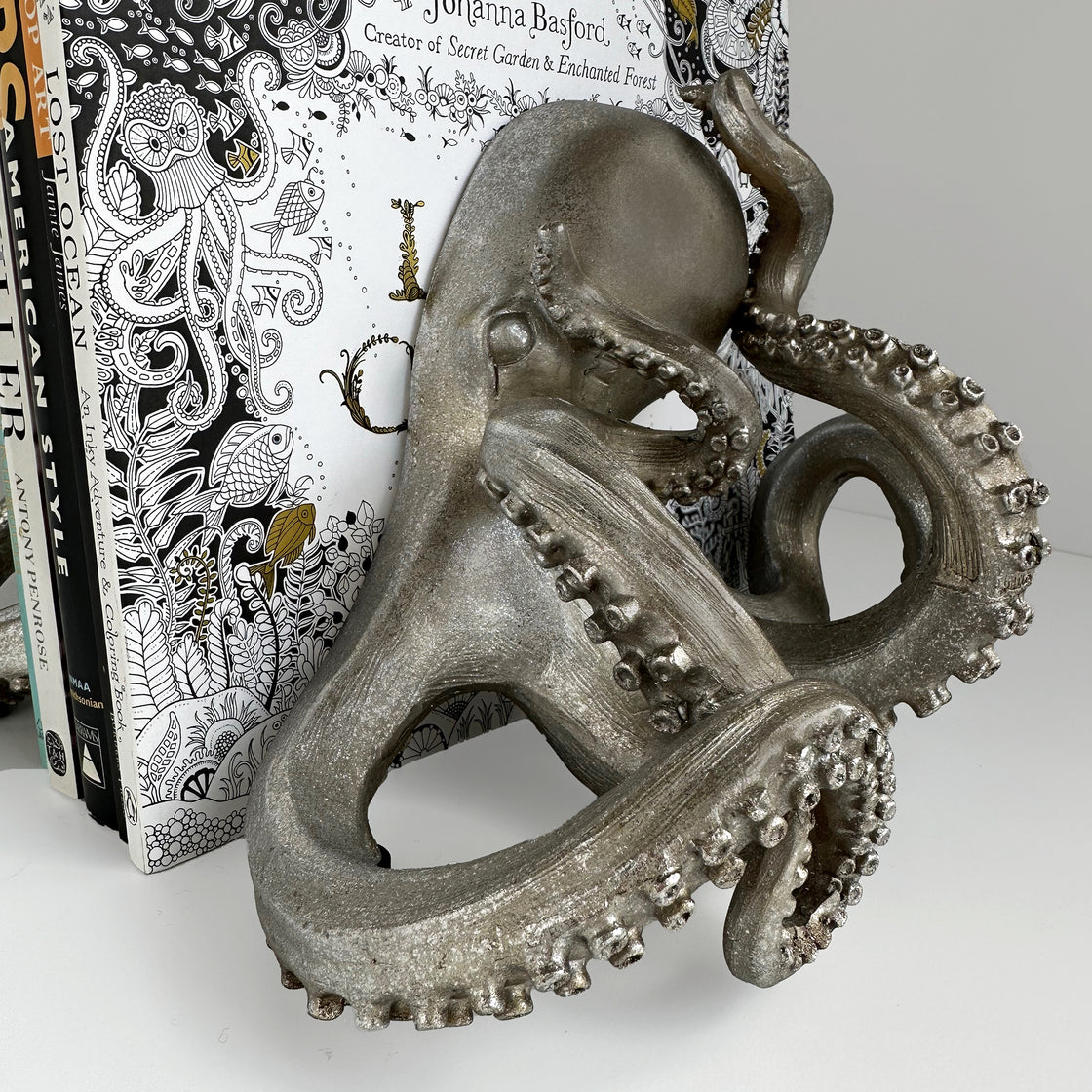 Octopus tentacles metal book ends for shelves by rengöra