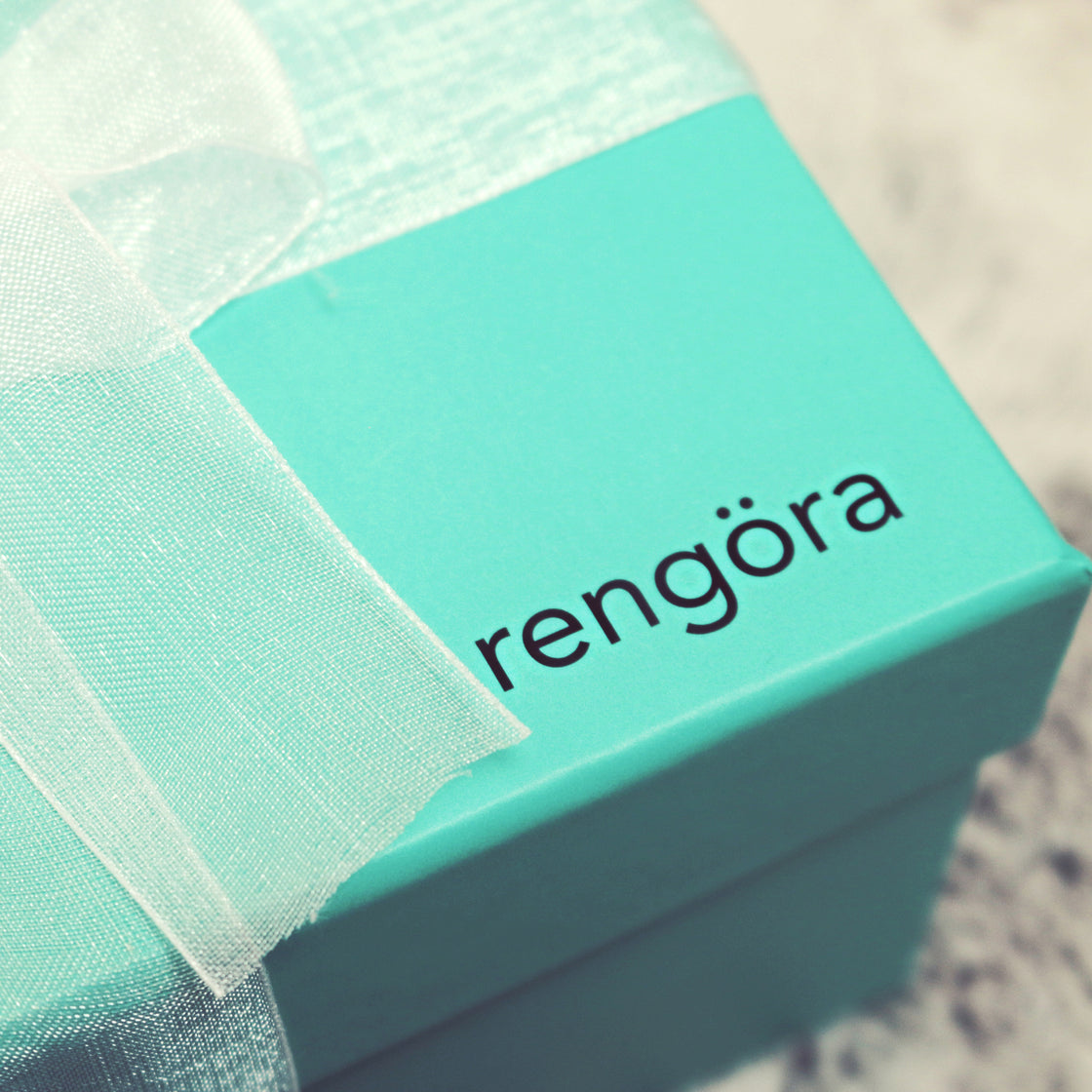 rengöra's beautiful turquoise blue bath bombs gift box