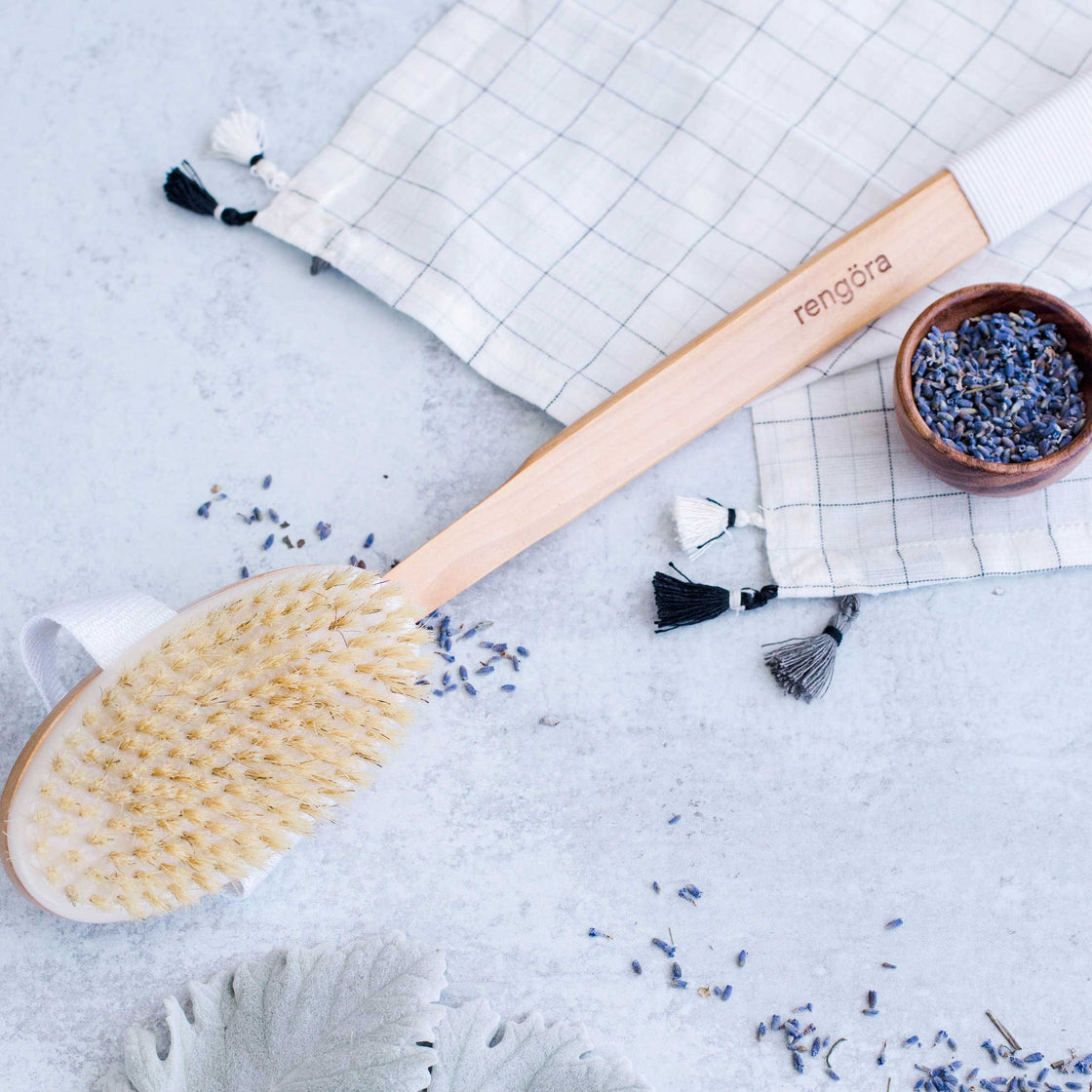 rengora luxury extra long bath brush with lavender seeds scattered