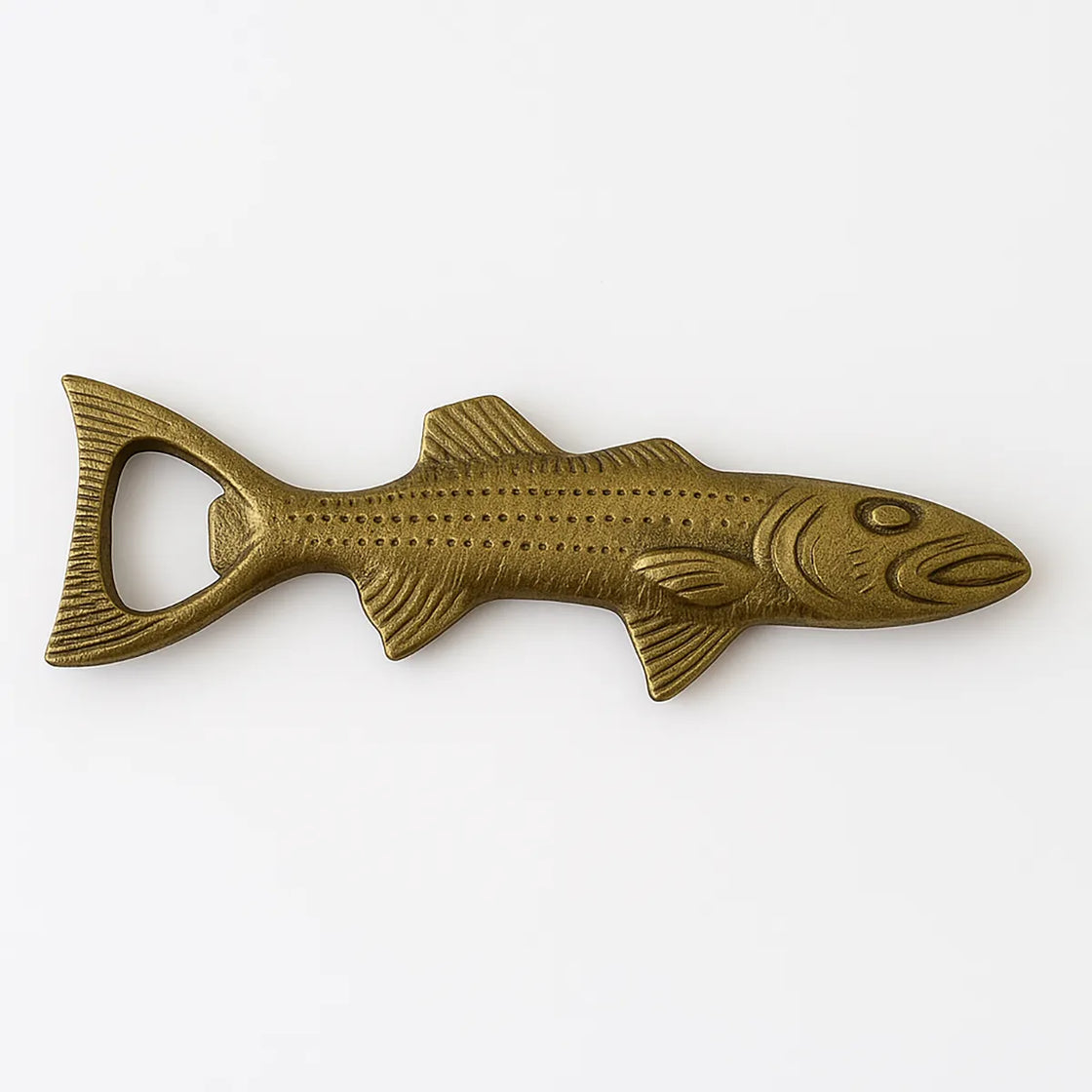 Rengöra brass salmon bottle opener with antique finish on white background
