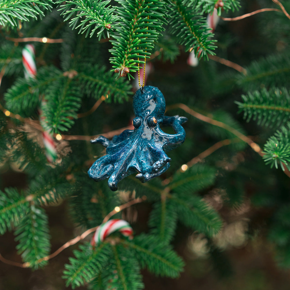 A frontal perspective of the Rengora blue octopus hanging from a Christmas tree