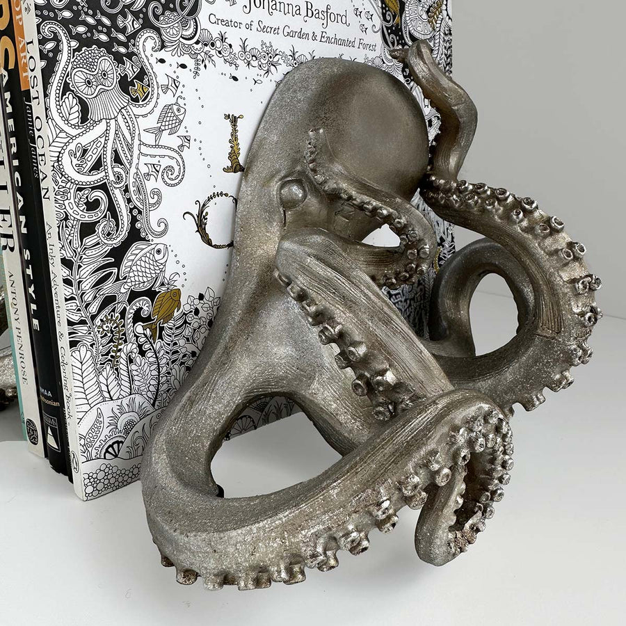 Octopus tentacles metal book ends for shelves by rengöra