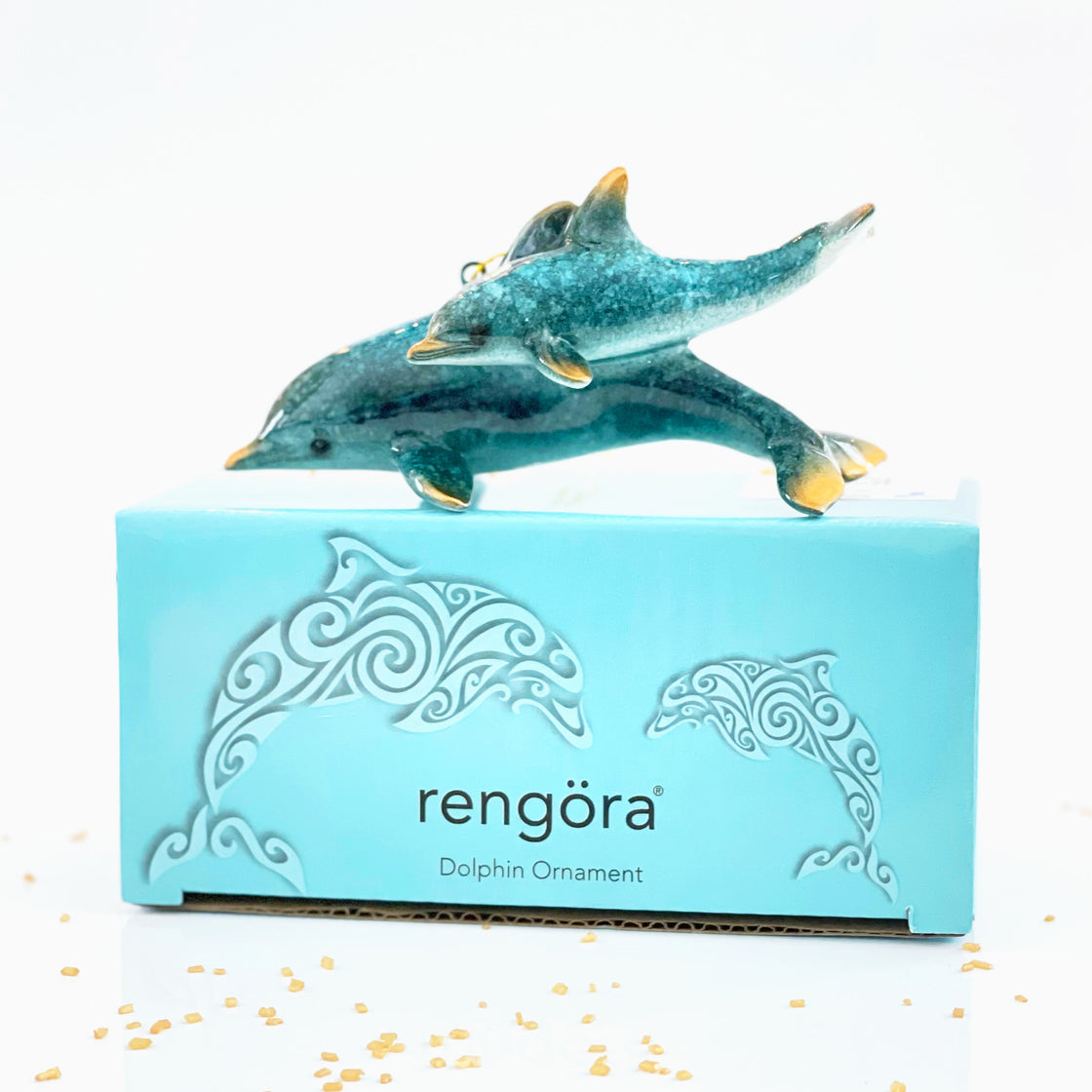 blue dolphins ornament with its customized blue box by rengöra